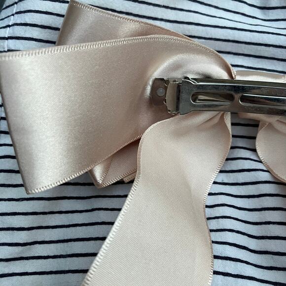 Gold satin ribbon bow hair clip, Dolls Kill glam balletcore girly coquette fairy - Picture 7 of 7